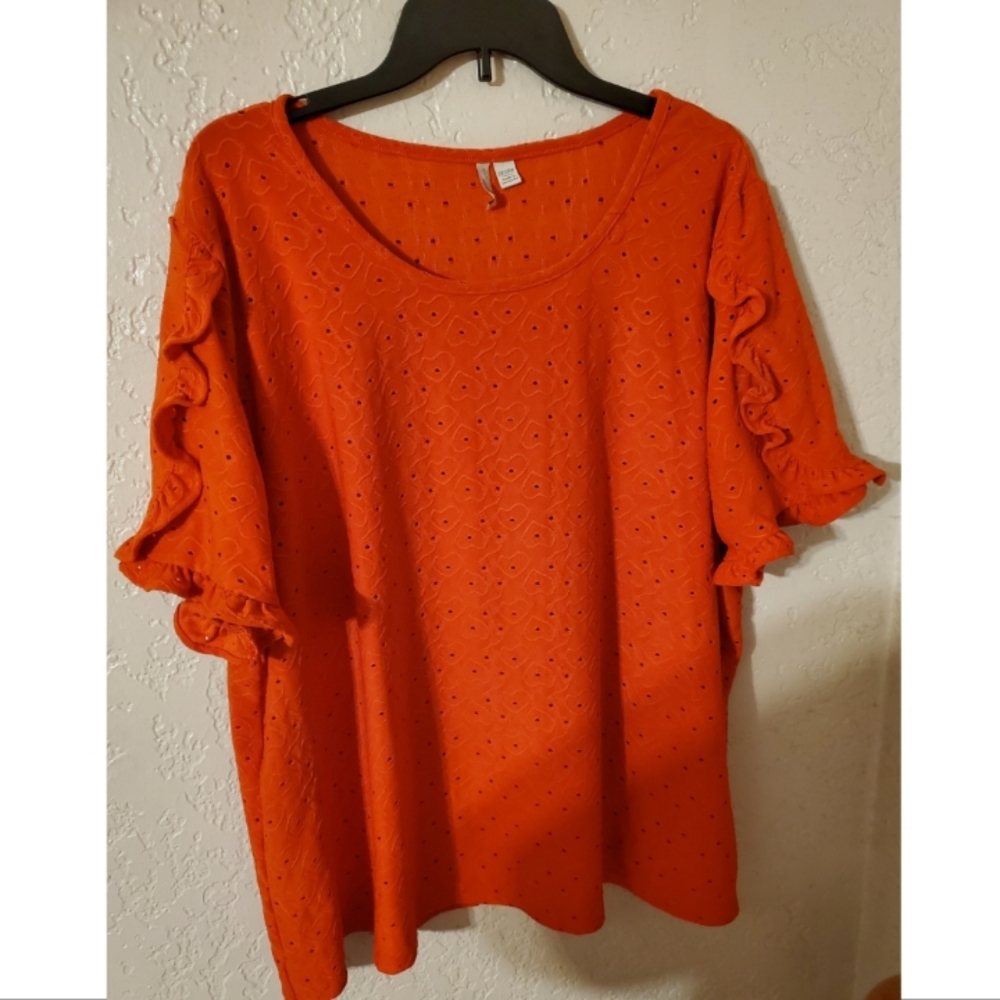 EUC Cato eyelet heart top